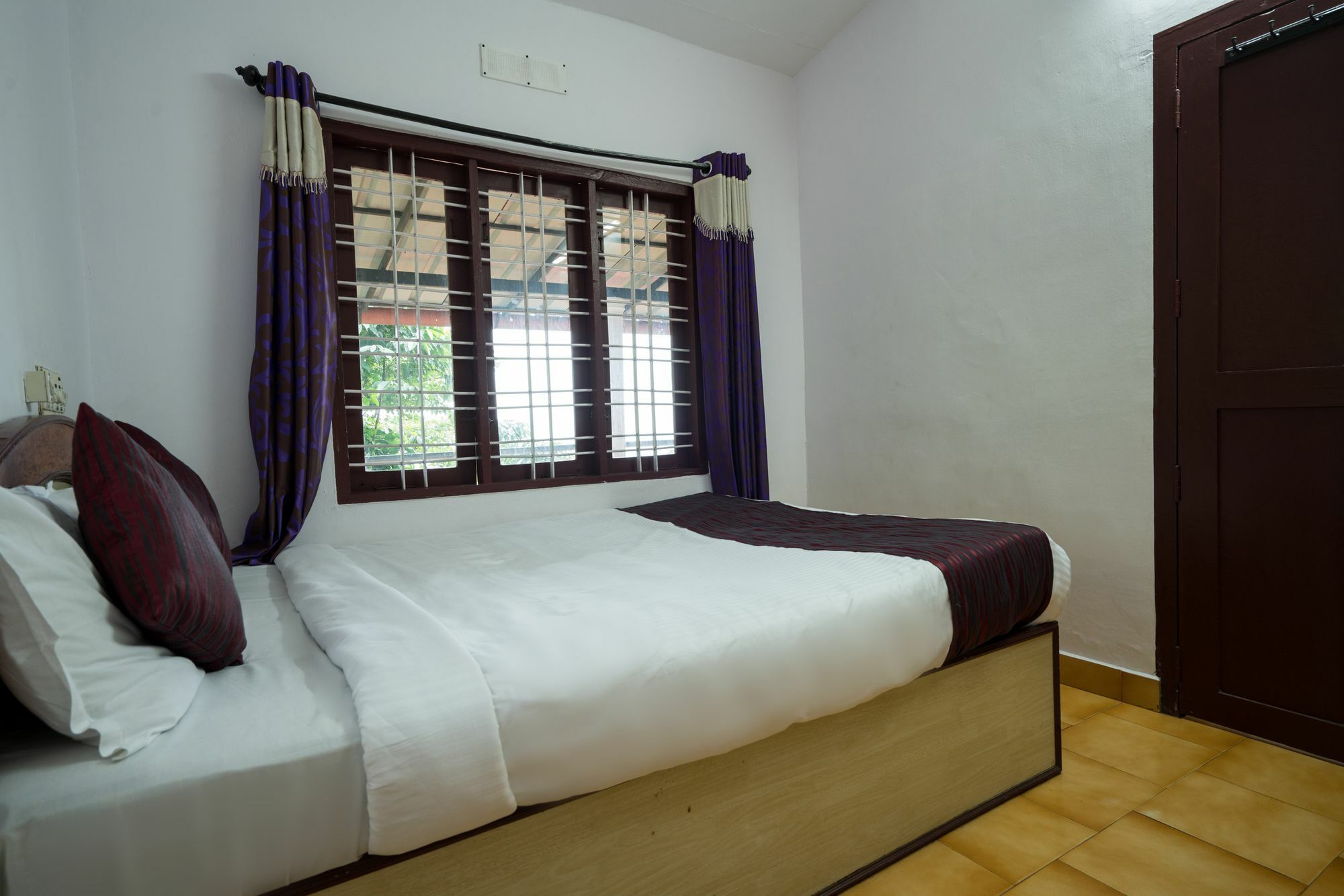 Oyo 10262 Hotel Munnar Rock Exterior foto